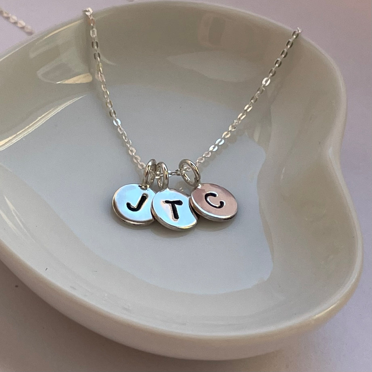 Side view of the pendant, highlighting its smooth surface and high-polish shine.